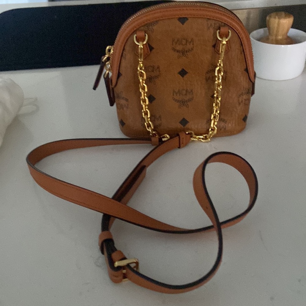 MCM - Picture 3 of 7